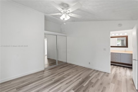 House in Dania Beach, Florida 3 bedrooms, 194.54 sq.m. № 1852149 - photo 29