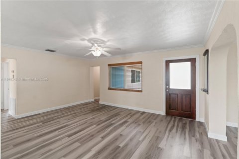 House in Dania Beach, Florida 3 bedrooms, 194.54 sq.m. № 1852149 - photo 5