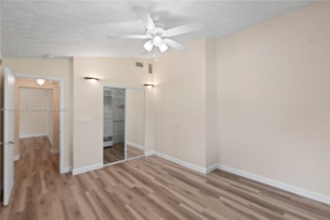 House in Dania Beach, Florida 3 bedrooms, 194.54 sq.m. № 1852149 - photo 26