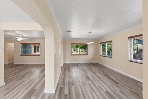 House in Dania Beach, Florida 3 bedrooms, 194.54 sq.m. № 1852149 - photo 16