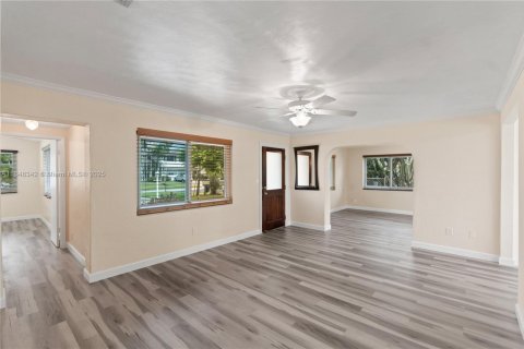 House in Dania Beach, Florida 3 bedrooms, 194.54 sq.m. № 1852149 - photo 7