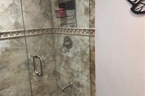 Condo in Doral, Florida, 2 bedrooms  № 1728323 - photo 8