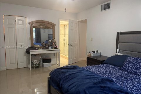 Condo in Doral, Florida, 2 bedrooms  № 1728323 - photo 14