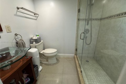 Condo in Doral, Florida, 2 bedrooms  № 1728323 - photo 16