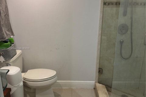 Condo in Doral, Florida, 2 bedrooms  № 1728323 - photo 12