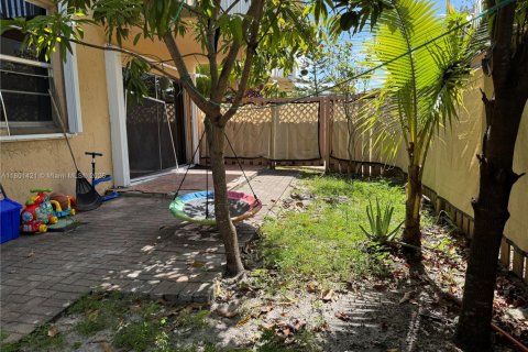 Condo in Doral, Florida, 2 bedrooms  № 1728323 - photo 19