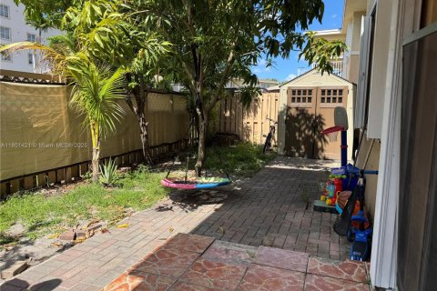 Condo in Doral, Florida, 2 bedrooms  № 1728323 - photo 18