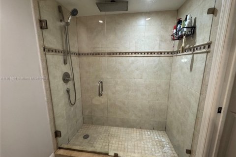 Condo in Doral, Florida, 2 bedrooms  № 1728323 - photo 17