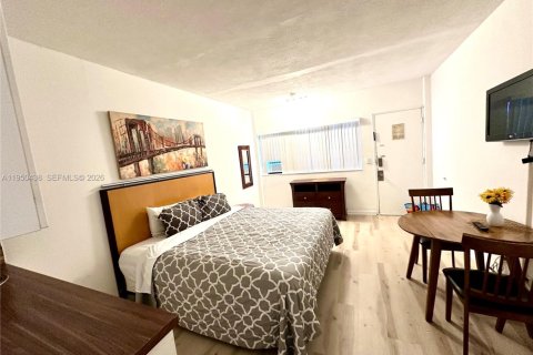 Купить кондоминиум в Халландейл-Бич, Флорида 1 спальня, 29.73м2, № 2005951 - фото 2