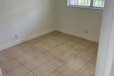 Снять в аренду кондоминиум в Халландейл-Бич, Флорида 1 спальня, 58.06м2, № 1959432 - фото 14