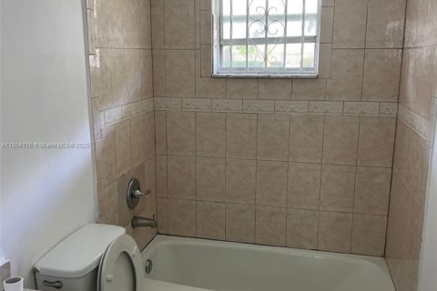 Снять в аренду кондоминиум в Халландейл-Бич, Флорида 1 спальня, 58.06м2, № 1959432 - фото 4