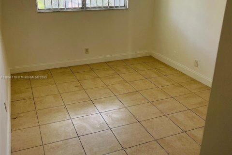 Снять в аренду кондоминиум в Халландейл-Бич, Флорида 1 спальня, 58.06м2, № 1959432 - фото 6