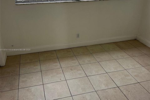 Снять в аренду кондоминиум в Халландейл-Бич, Флорида 1 спальня, 58.06м2, № 1959432 - фото 15