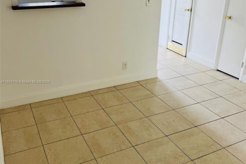 Снять в аренду кондоминиум в Халландейл-Бич, Флорида 1 спальня, 58.06м2, № 1959432 - фото 5