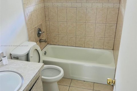 Снять в аренду кондоминиум в Халландейл-Бич, Флорида 1 спальня, 58.06м2, № 1959432 - фото 7