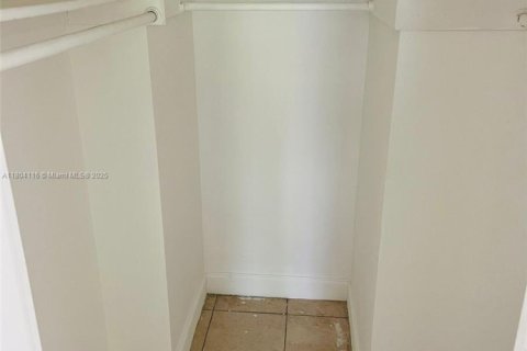 Снять в аренду кондоминиум в Халландейл-Бич, Флорида 1 спальня, 58.06м2, № 1959432 - фото 8