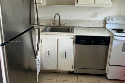 Снять в аренду кондоминиум в Халландейл-Бич, Флорида 1 спальня, 58.06м2, № 1959432 - фото 10