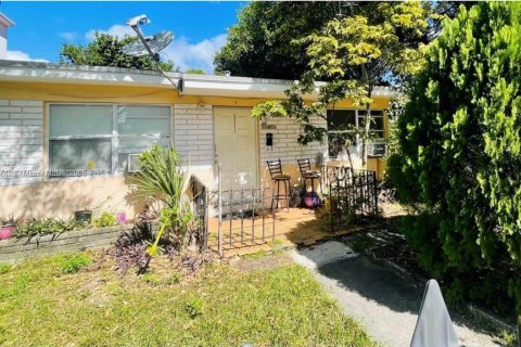 Villa ou maison à vendre à Miami, Floride: 4 chambres, 158.68 m2 № 2054895 - photo 3