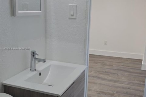 Снять в аренду квартиру в Холливуд, Флорида 814.66м2, № 1954785 - фото 5