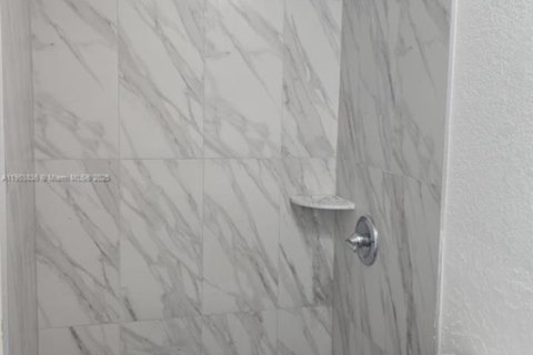 Снять в аренду квартиру в Холливуд, Флорида 814.66м2, № 1954785 - фото 4