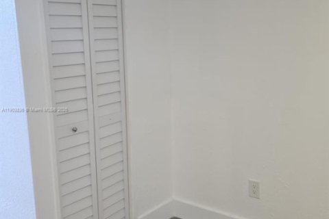 Снять в аренду квартиру в Холливуд, Флорида 814.66м2, № 1954785 - фото 7