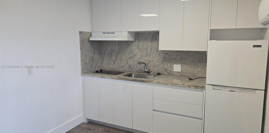 Студия в Холливуд, Флорида № 1954785