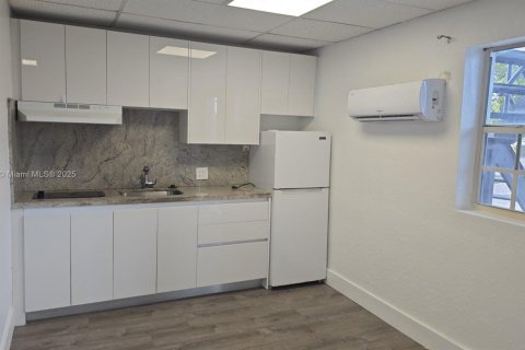 Снять в аренду квартиру в Холливуд, Флорида 814.66м2, № 1954785 - фото 3