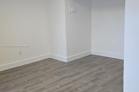 Снять в аренду квартиру в Холливуд, Флорида 814.66м2, № 1954785 - фото 6