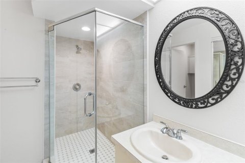 Condo in Palm Harbor, Florida, 3 bedrooms № 2201274 - photo 24