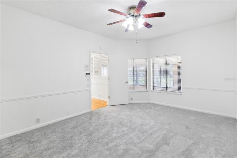 Condo in Palm Harbor, Florida, 3 bedrooms № 2201274 - photo 21