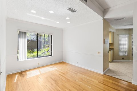 Condo in Palm Harbor, Florida, 3 bedrooms № 2201274 - photo 9