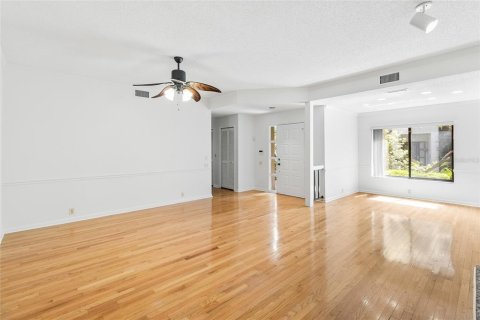 Condo in Palm Harbor, Florida, 3 bedrooms № 2201274 - photo 7