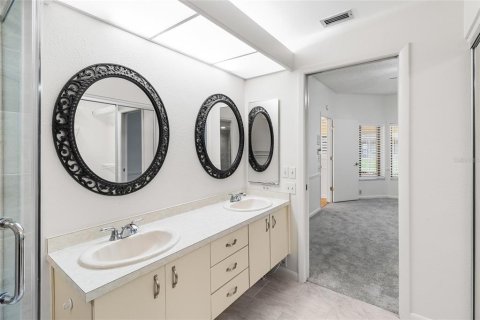 Condo in Palm Harbor, Florida, 3 bedrooms № 2201274 - photo 23