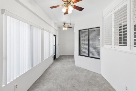 Condo in Palm Harbor, Florida, 3 bedrooms № 2201274 - photo 17