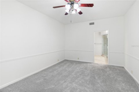 Condo in Palm Harbor, Florida, 3 bedrooms № 2201274 - photo 19