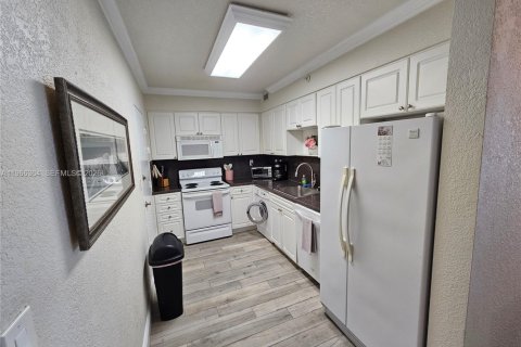 Copropriété à louer à Hollywood, Floride: 1 chambre, 77.57 m2 № 2029235 - photo 11