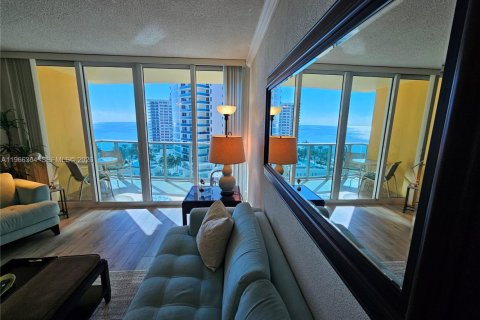 Copropriété à louer à Hollywood, Floride: 1 chambre, 77.57 m2 № 2029235 - photo 4