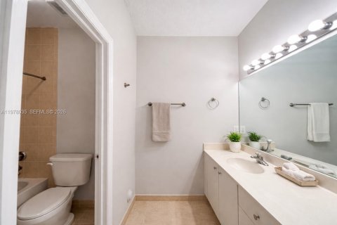 Townhouse in Miami, Florida 4 bedrooms, 157.75 sq.m. № 2044510 - photo 7