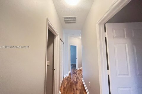 Townhouse in Miami, Florida 4 bedrooms, 157.75 sq.m. № 2044510 - photo 19