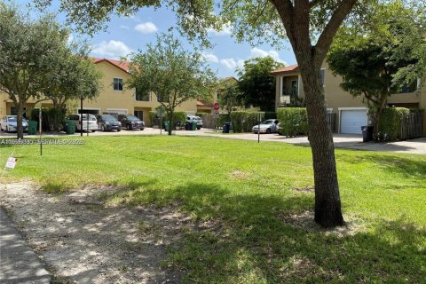 Townhouse in Miami, Florida 4 bedrooms, 157.75 sq.m. № 2044510 - photo 22