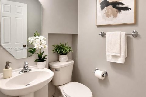 Townhouse in Miami, Florida 4 bedrooms, 157.75 sq.m. № 2044510 - photo 10