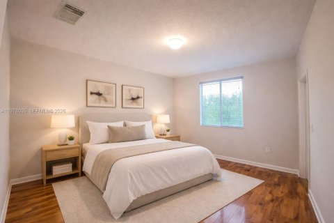 Townhouse in Miami, Florida 4 bedrooms, 157.75 sq.m. № 2044510 - photo 6