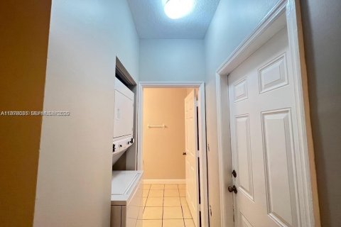 Townhouse in Miami, Florida 4 bedrooms, 157.75 sq.m. № 2044510 - photo 17