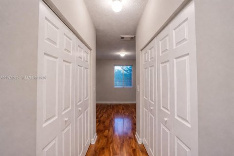 Townhouse in Miami, Florida 4 bedrooms, 157.75 sq.m. № 2044510 - photo 11