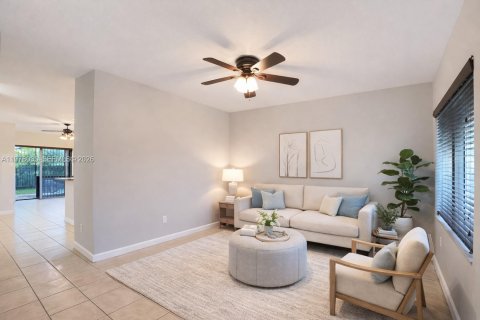 Townhouse in Miami, Florida 4 bedrooms, 157.75 sq.m. № 2044510 - photo 4