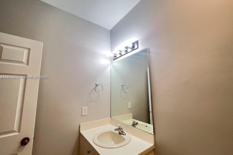 Townhouse in Miami, Florida 4 bedrooms, 157.75 sq.m. № 2044510 - photo 15