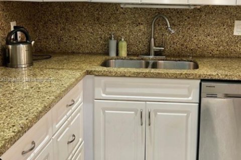 Condominio en venta en Hallandale Beach, Florida, 2 dormitorios, 99.78 m2 № 2037832 - foto 5