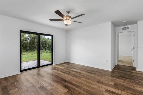 House in Port Charlotte, Florida 3 bedrooms, 117.99 sq.m. № 645946 - photo 10