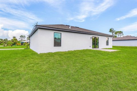 House in Port Charlotte, Florida 3 bedrooms, 117.99 sq.m. № 645946 - photo 3