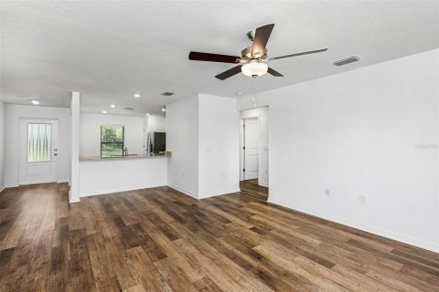 House in Port Charlotte, Florida 3 bedrooms, 117.99 sq.m. № 645946 - photo 9